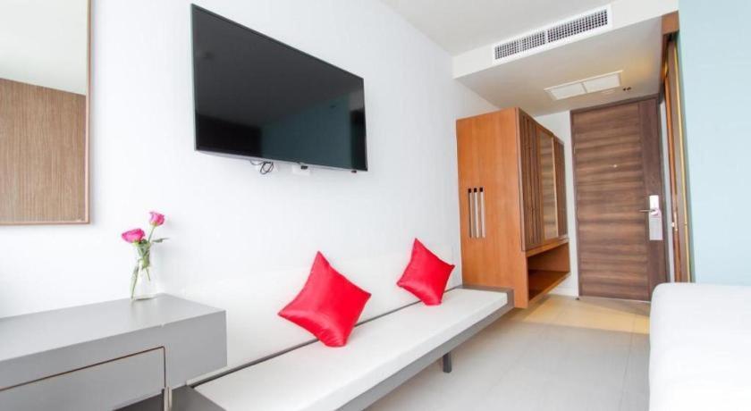 Elegancy Sansabai Hotel Patong Ngoại thất bức ảnh