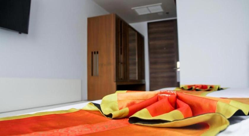 Elegancy Sansabai Hotel Patong Ngoại thất bức ảnh